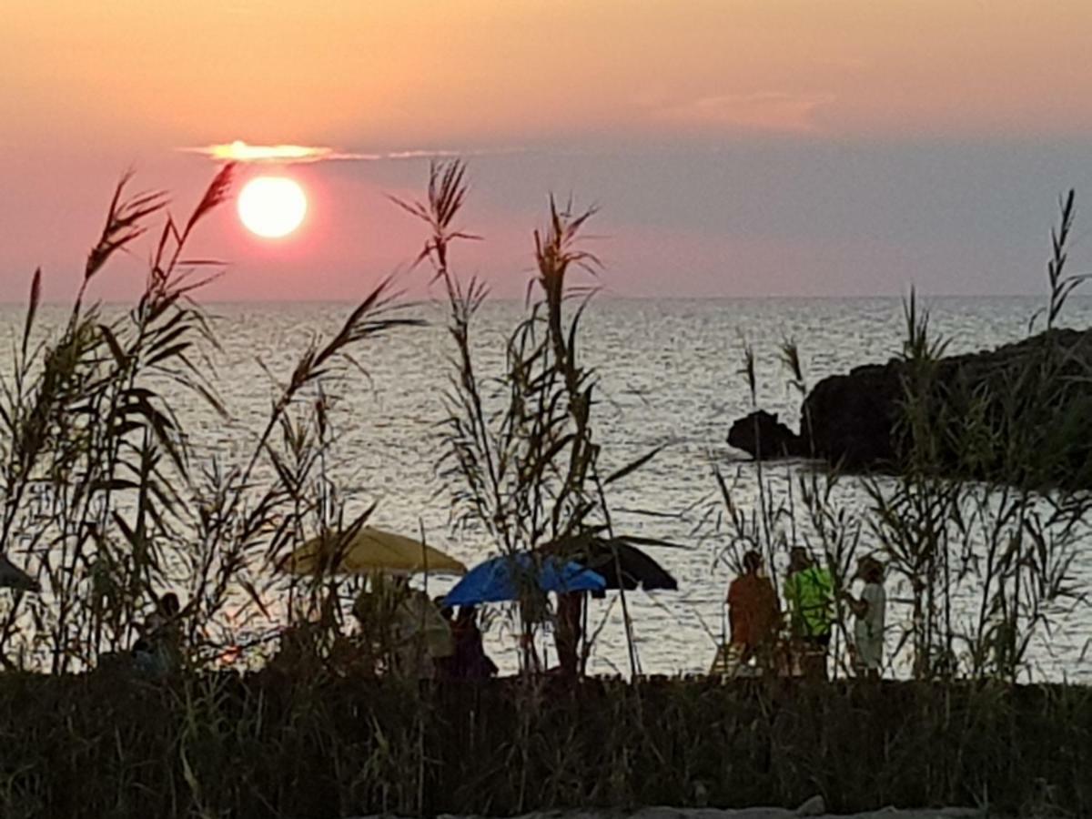 Apulia Beach Leporano Esterno foto